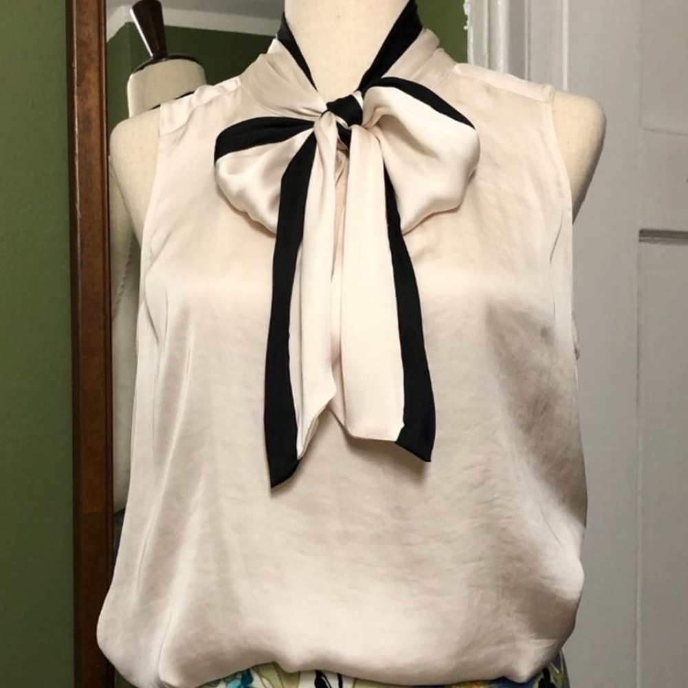 Silky Black/Ivory Bow Top - Picture 4 of 6
